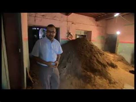Spaggiari had taken many precautions during this long dig while his men worked long hours continuously drilling. Bank Robbery using underground tunnel - YouTube