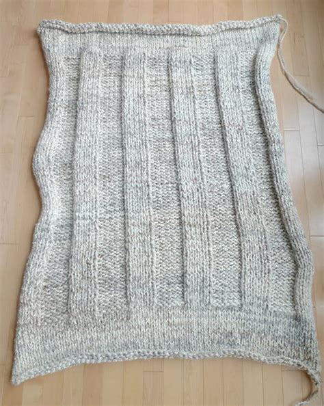 Whether you're arm knitting or using oversized needles, measure your materials correctly the first time with this guide. Chunky Ribbed Knit Blanket | Chunky knitting patterns ...