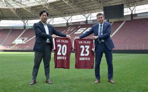 The first match on the new artificial ice sees servette play urania genève sport (ugs). LG Stadion-Installation: 250 Meter Bandendisplay für ...