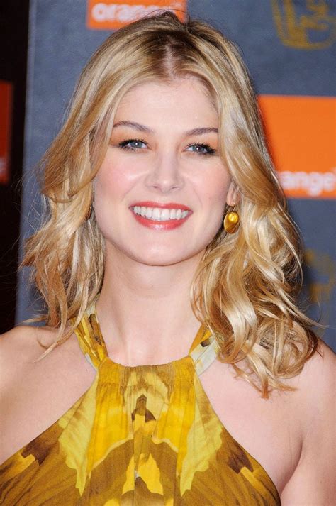 Rosamund Pike Picture 24 The World Premiere Of Johnny English Reborn