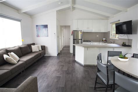 Over eighty wineries span the yarra valley, each of which express the diversity of its terroir, the passion of its producers, a mastery of traditional practices and a rebellious instinct to push the. Cabin-1-3-Bedroom-Superior-Villa-Warburton-Cabin ...