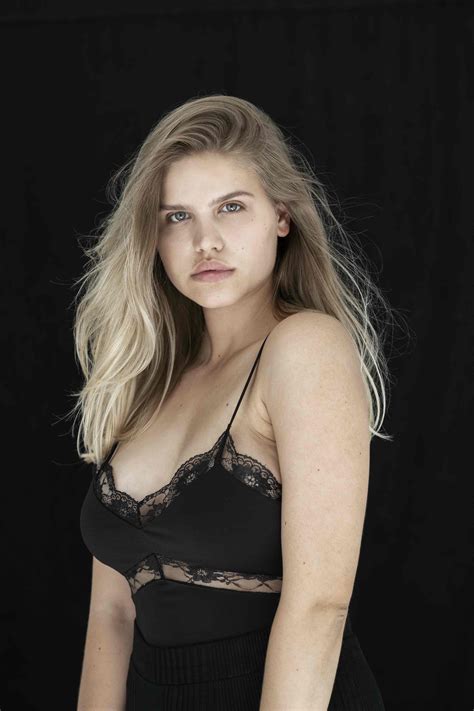 Annika loves all things creative and is highly influenced by nature. MattFaces - Annika