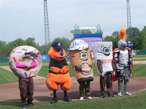 Scooch With The Dunkin Donuts Macots And The Syracuse Black Knights