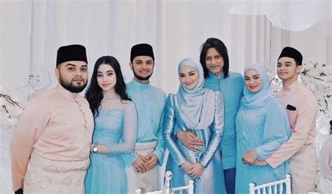 Nur athisha, noor nellisa, sara dinna, putri nur athira. Love Is In The Air? PU Riz Sparked Dating Rumours With Neelofa