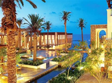 Von der großen sonnenterrasse mitsamt swimmingpool und poolbar können die gäste einen herrlichen ausblick auf. Die besten Strandhotels auf Kreta - näher am Strand geht ...