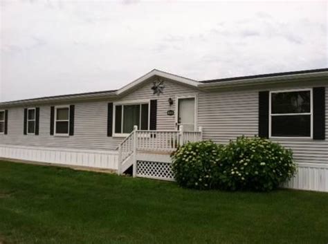 For your convenience, we have onsite community management to assist you when you need it. Well maintained 1998 3 Bedroom, 2 Bath manufactured home ...