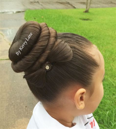 It would look super cute! Bow Bun🎀 | Hair styles, Girl hairstyles, Bow bun