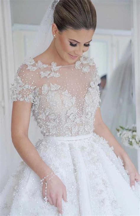 Breathtakingly Beautiful Wedding Gowns With Amazing Details Galore