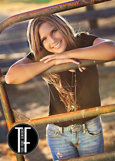 Love This Idea For A Senior Picture It Is Country And Rustic All In One Love It Senior