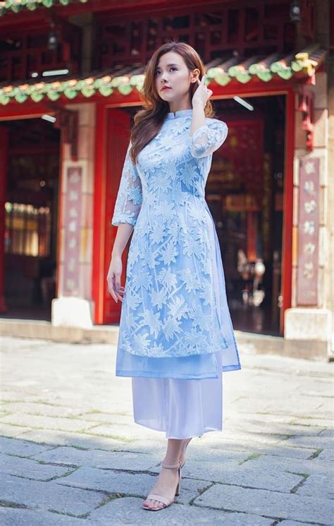Áo dài cách tân hoa mang lại cho người mặc cảm giác sang trọng và hiện đại. Tổng Hợp 10 Kiểu Áo Dài Cách Tân Đẹp Rực Rỡ Trong Năm 2020