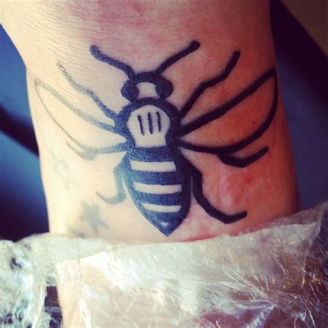 Pin By Gareth Hacking On Manchester Bee Tattoos Bee Tattoo