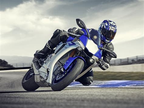 See dealer for pricing in gbp (on the road) (including 20% vat). Yamaha "rappelle" ses R1 et R1M 2015 - Actu Moto