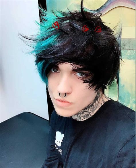 40 Best Emo Hairstyles For Guys To Fit Your Edgy Personality Emo Hairstyles For Guys Short