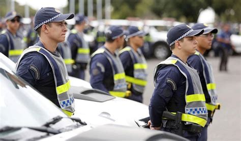 Mega operação jacarezinho  mais de 20 traficantes e 1 pm m0rt0s. Com relatos de tiros desde o domingo, polícia faz operação ...