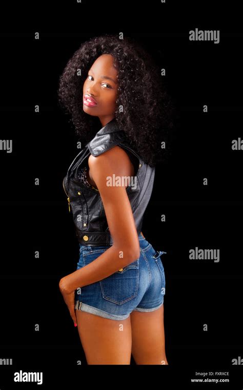 Dünne Schwarze Teen Mädchen In Shorts Und Unterhemd Stockfotografie Alamy