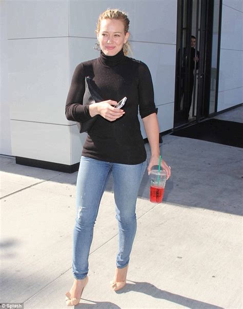 Radiant Hilary Duff Shows Off Her Sculpted Legs In Skintight Jeans As