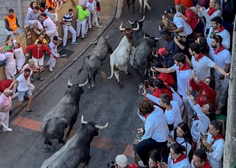 スペイン・パンプローナのお祭り「サン・フェルミン（san Fermín）：牛追い祭り」とは？ はるカタルーニャ