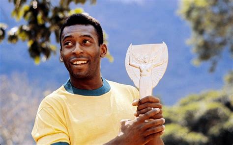 Pelé Il Re Del Calcio Compie 80 Anni Il Brasiliano Che Chiamarono Dio