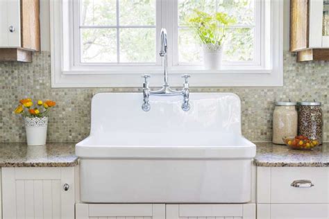 Best kitchen sink faucets 2020. 7 Best Farmhouse Sinks (2020 Reviews) - Sensible Digs
