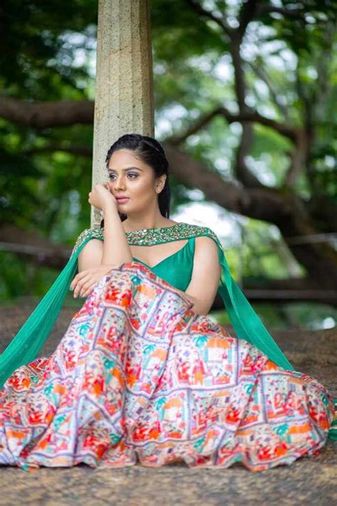 telugu tv anchor srimukhi hot looking in lehenga choli actress album
