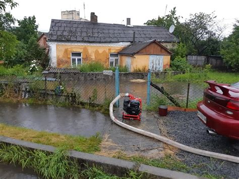 Пригоди в житомирі, кримінальні новини житомиру, аварії, дтп, курйози та інші події житомирщини. Рівненські рятувальники ліквідовують наслідки зливи (ФОТО ...