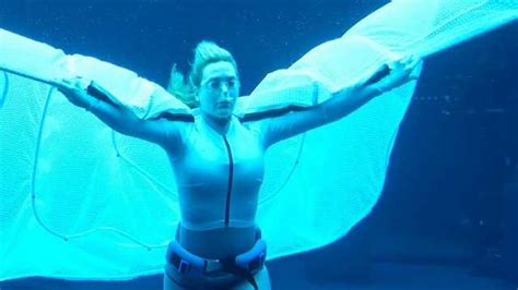 avatar 2 set photo reveals a winged kate winslet working underwater on james cameron s sequel
