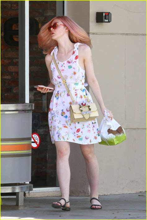 Elle Fanning Debuts New Pink Hair Color Photo 3704837 Elle Fanning Pictures Just Jared