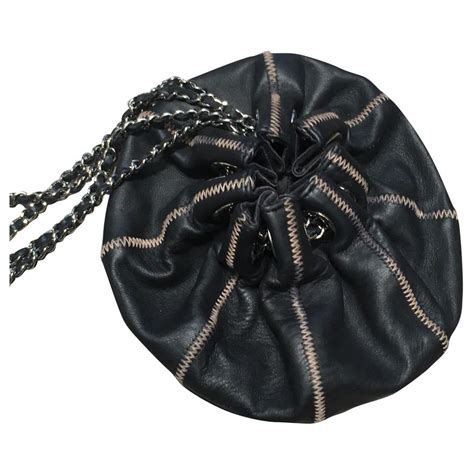 Feb 11, 2020 · the fashion designer and founder of chanel, gabriele coco chanel was born on 19 august 1883 in saumur, pays de la loire, paris. Chanel Clutch-Taschen Clutch Tasche Lammfell Schwarz ref ...