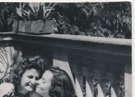 050 1940s Two Women Kissing Ladies Kiss Hairy Armpits Gay Lesbian Int Old Photo Ebay