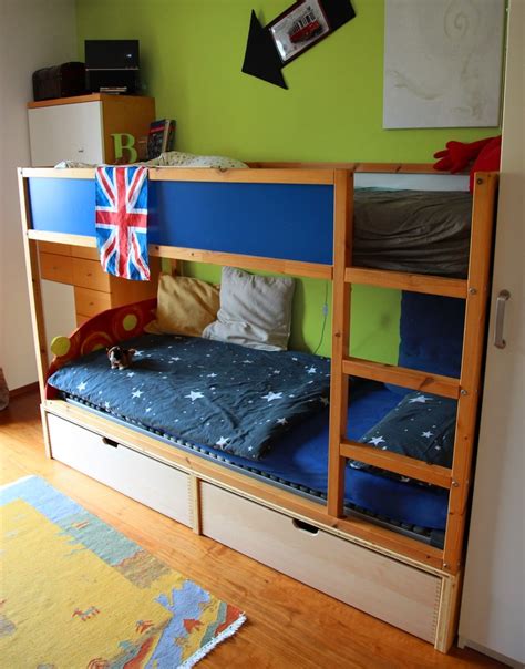 Ikea kura kinderbett mit diy betthimmel <3. #Homestory: Zu Gast im Kinderzimmer von „Muttis ...