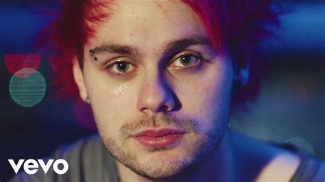 5 Seconds of Summer - Jet Black Heart (Official Video ... Voting this song for the best 5sos song ever.