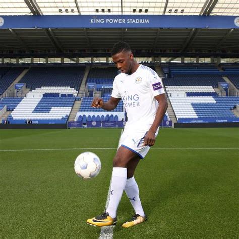 The foxes will play in a pink away strip (image. Leicester City 17-18 Third Kit Revealed - Footy Headlines