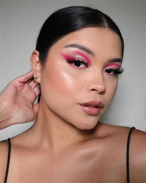 Fuchsia Colored Makeup Looks That Will Have Everyone Talking