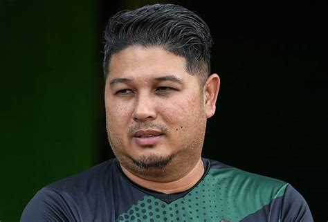 Well sy nak keluarkan single bertajuk jangan sesekali takut bini & sy perlukan mentor untuk ajar sy tarik part jangaaan sesekali takut bini maka tokti is the perfect mentor. Isu gaji: KFA buat Aidil Sharin tertanya-tanya | Astro Awani