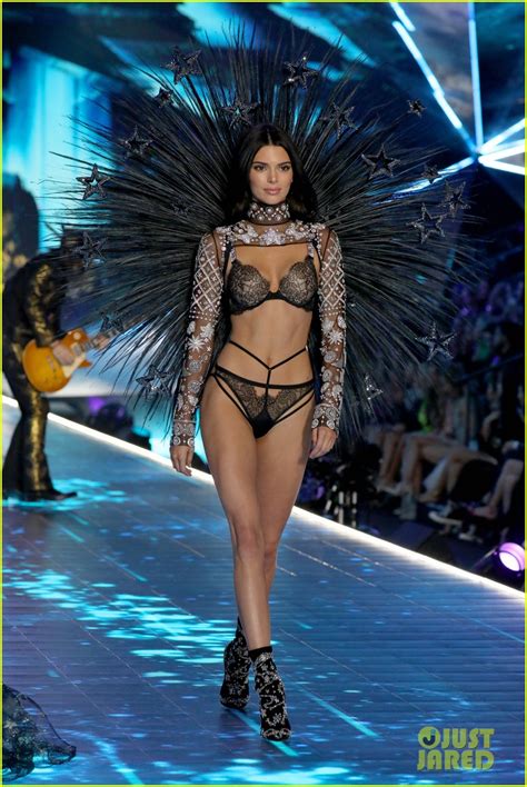 Kendall Jenner Returns To Victoria S Secret Runway For 2018 Fashion Show Photo 4178526 2018