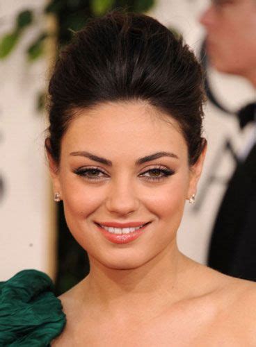 Beauty How To Get Mila Kuniss Golden Globes Makeup Look Makeup