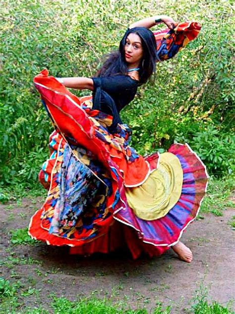 Mexican Traditional Clothing Traditional Outfits Dance Photography Portrait Photography