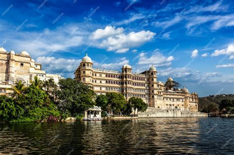 Premium Photo City Palace View From The Lake Udaipur Rajasthan