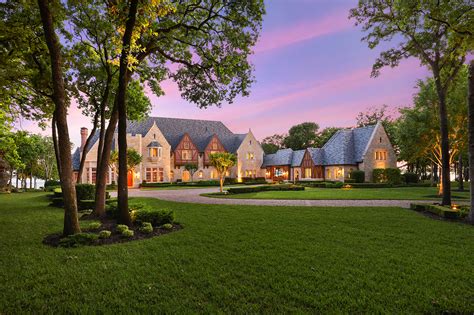 Grapevine Lake Chateau Featured On The Cover Of Lhm Dallas 153