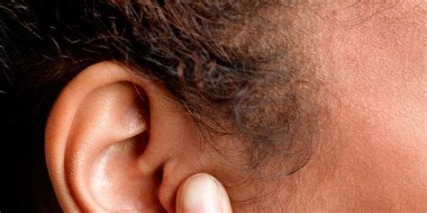 How To Stop Ears From Popping On A Plane Ear Pain How To Stop It