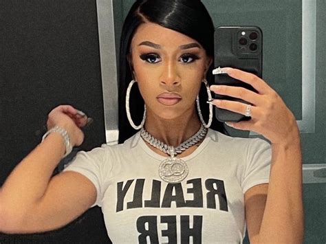 Lakeyah The Jaw Dropping Hip Hop Vixen Has The Underwear Mirror Selfie