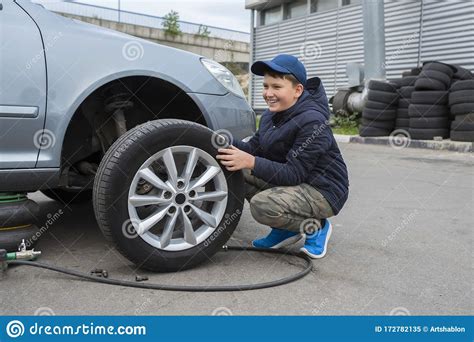We provide a simple checklist and step by step guide to car servicing including doing an oil and filter change. The Boy Helps At A Car Service. Replacing The Wheels On ...