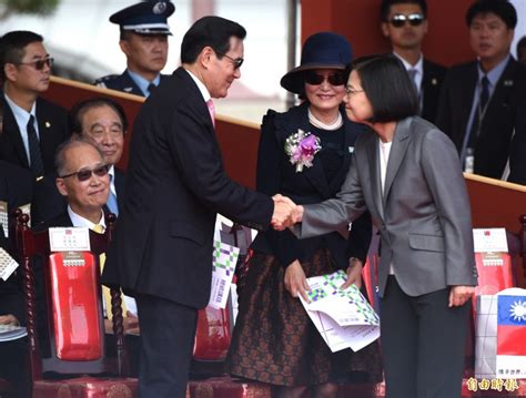 Check spelling or type a new query. 昔日批友邦斷交、賣芒果乾 馬英九今微笑與蔡英文握手 - 政治 - 自由時報電子報