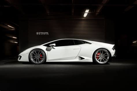 Unexpected Contrasting Touches Beautifying White Lamborghini Huracan