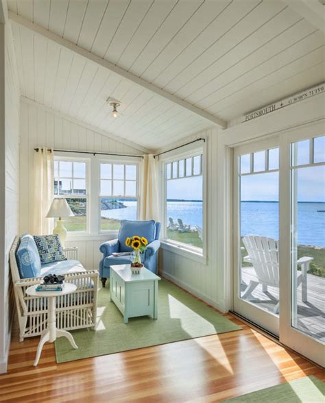 Small Beach Cottage With Inspiring Coastal Interiors Home Bunch