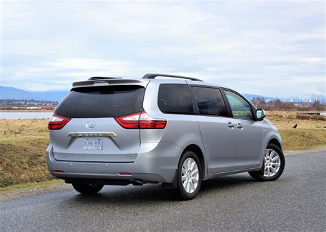 Tienes a tu disposición cuatro modos de manejo para disfrutar de la experiencia de conducción más la nueva sienna hybrid está equipada con todos los elementos para disfrutar de una movilidad diferente. 2017 Toyota Sienna Limited AWD | The Car Magazine
