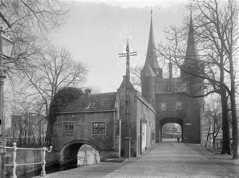 It's a beautiful, unspoiled town with traditional architecture, canals and bikes. De Oostpoort is de enige overgebleven stadspoort en dit ...