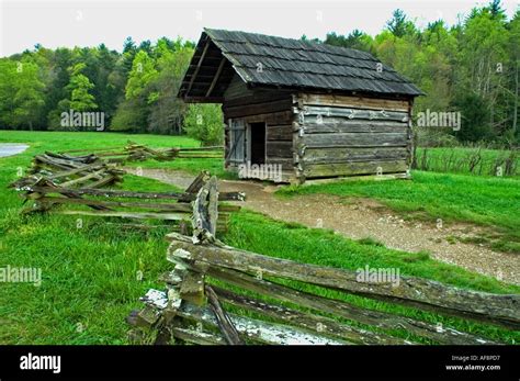 Spring Smokehouse Dan Lawson Place Cades Cove Smokies Np Stock Photo