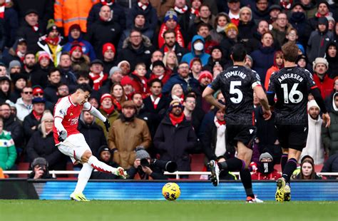 Arsenal Get Back On Track With 5 0 Thrashing Of Palace Reuters