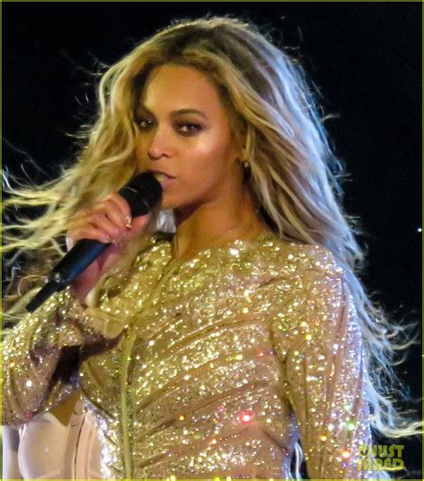 Beyonce Plays To Star Studded Crowd At Pasadenas Rose Bowl Photo